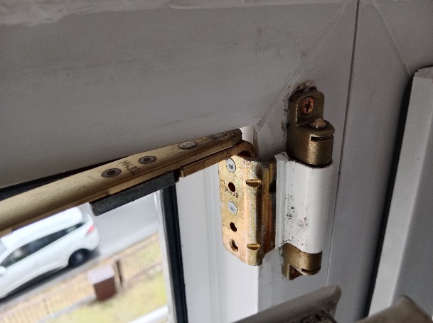 výměna pantu v okně